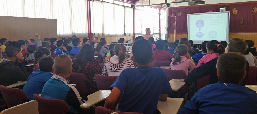 70 estudiantes del CEIP Sant Vicent Ferrer de Llíria participan en la jornada sobre el buen uso de las Nuevas Tecnologías